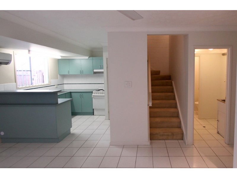 4/10 Vivian Street, Pimlico QLD 4812