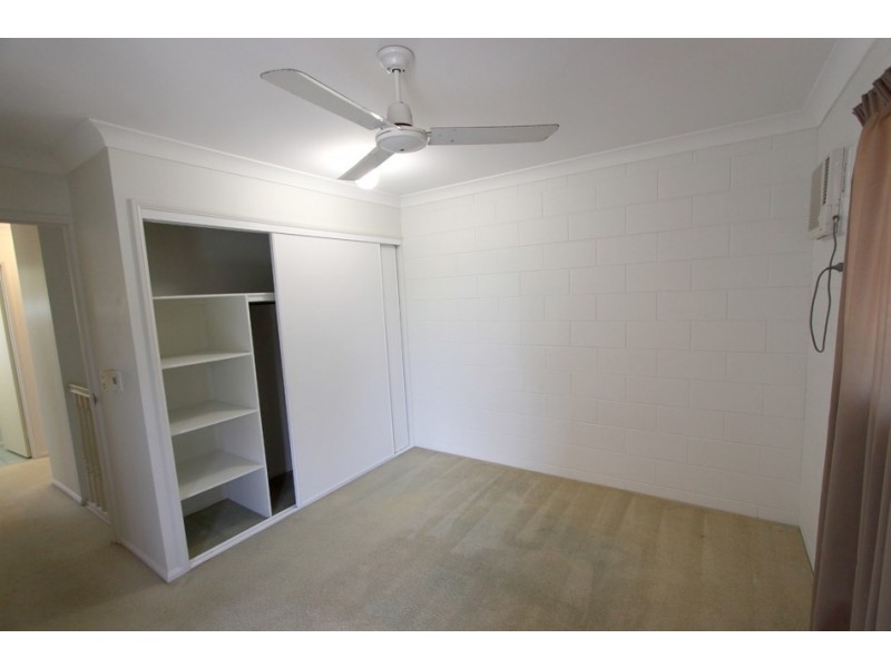 4/10 Vivian Street, Pimlico QLD 4812