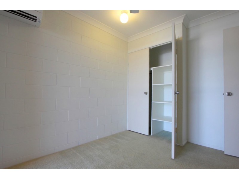 4/10 Vivian Street, Pimlico QLD 4812