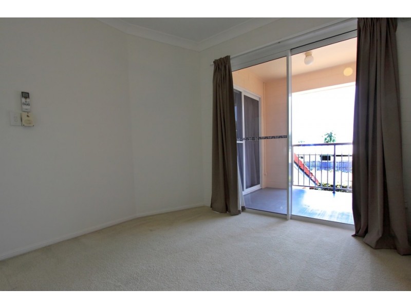 4/10 Vivian Street, Pimlico QLD 4812