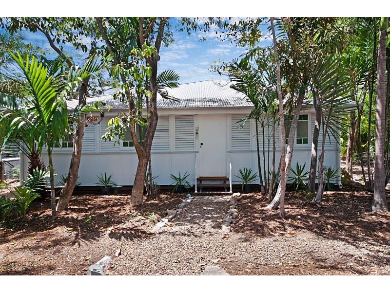 98 Livingstone Street, West End QLD 4810