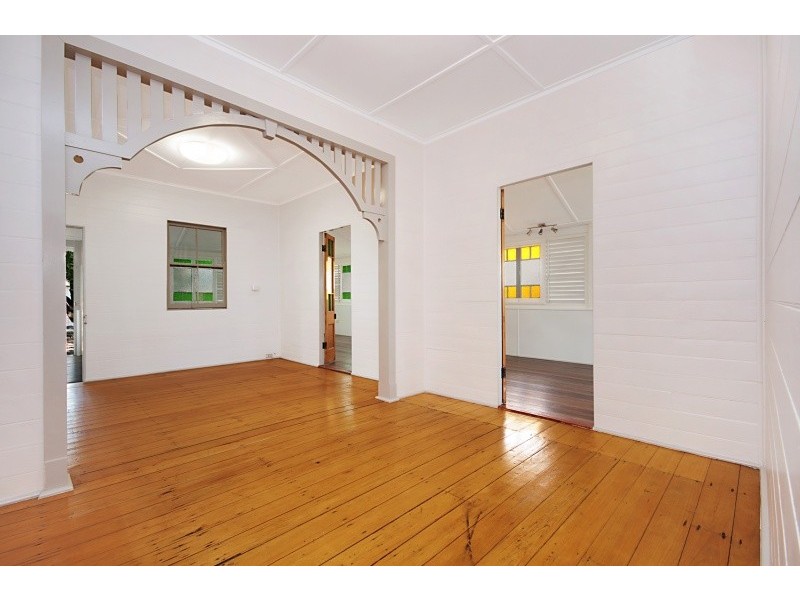 98 Livingstone Street, West End QLD 4810