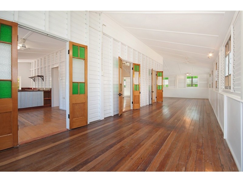 98 Livingstone Street, West End QLD 4810