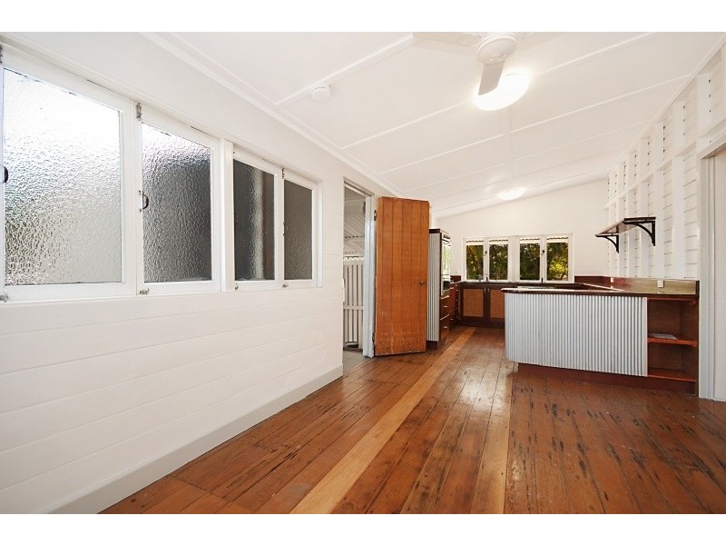 98 Livingstone Street, West End QLD 4810