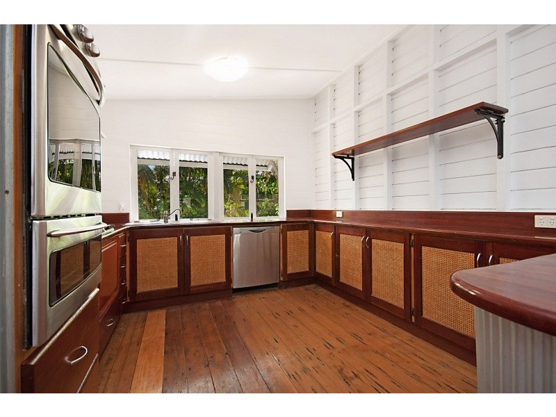 98 Livingstone Street, West End QLD 4810