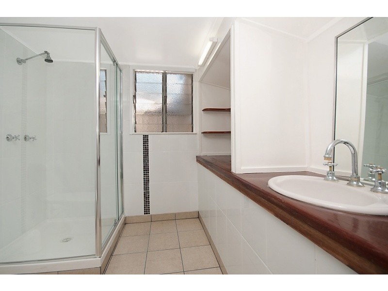 98 Livingstone Street, West End QLD 4810