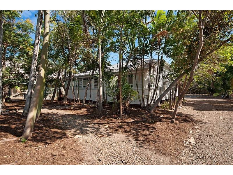 98 Livingstone Street, West End QLD 4810