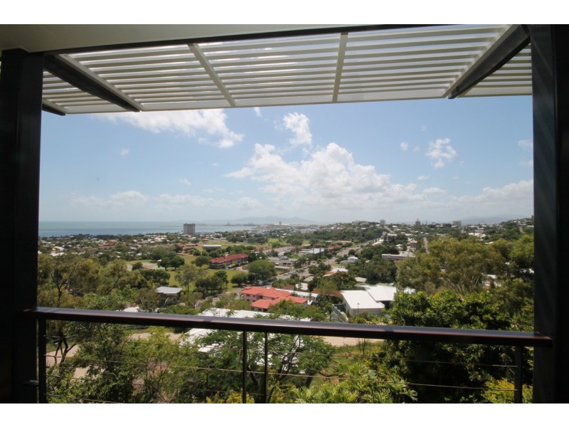 1/5 Glamis Court, Castle Hill QLD 4810