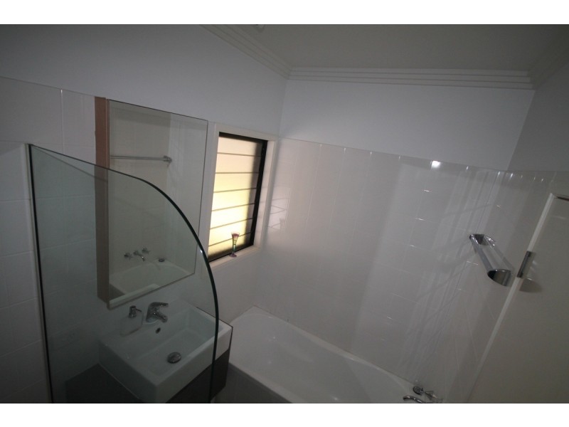 1/5 Glamis Court, Castle Hill QLD 4810