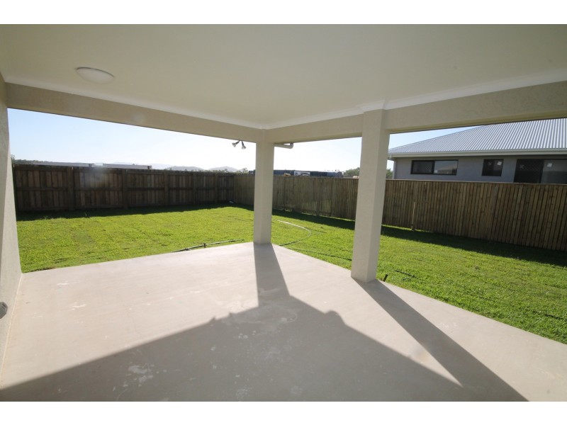 6 Glendower Street, Bushland Beach QLD 4818