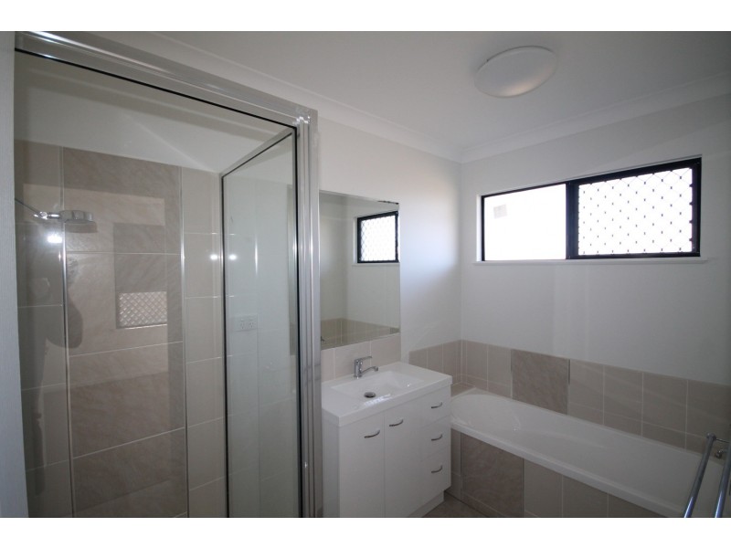 6 Glendower Street, Bushland Beach QLD 4818