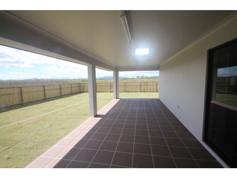 Bushland Beach QLD 4818