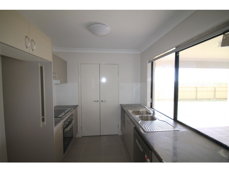 Bushland Beach QLD 4818