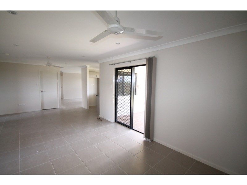 Bushland Beach QLD 4818