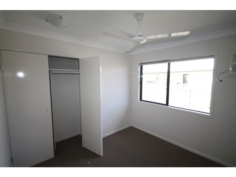 Bushland Beach QLD 4818