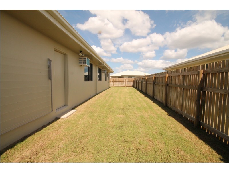 73 Shoalmarra Drive, Mount Low QLD 4818