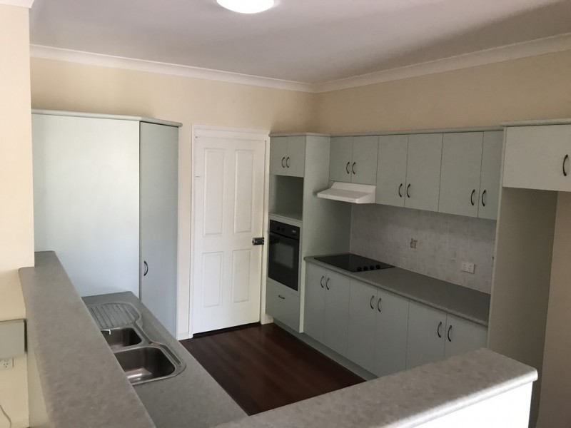 16 St Helens Drive, Mount Louisa QLD 4814