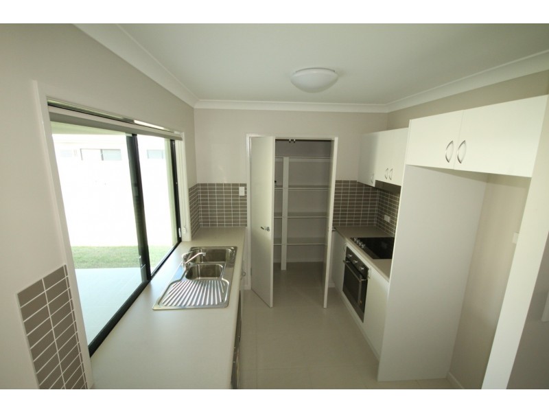 12 Malibu Parade, Mount Louisa QLD 4814