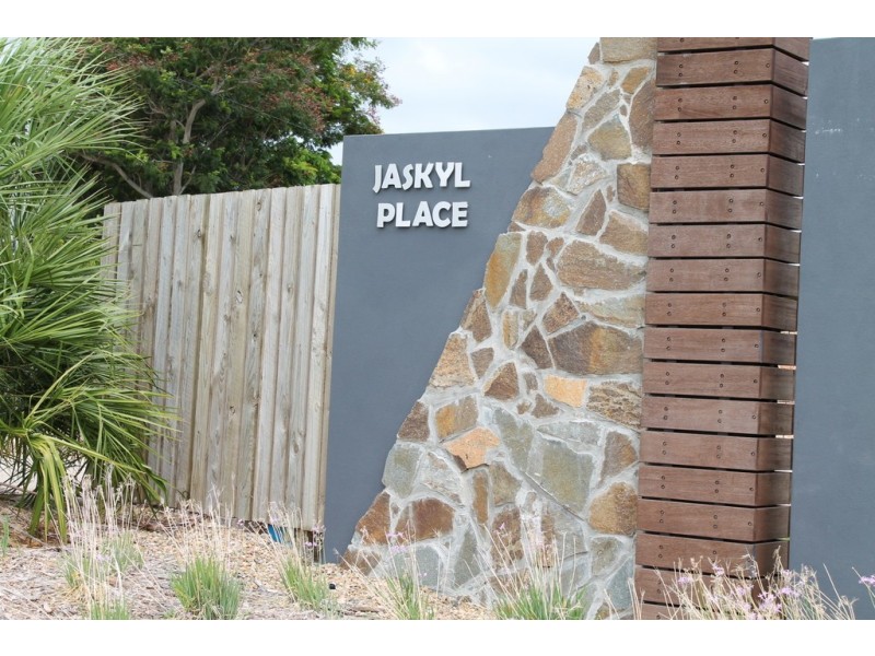 12 Malibu Parade, Mount Louisa QLD 4814