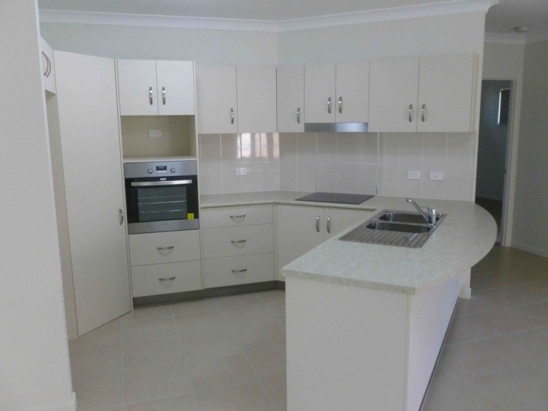 7 Cowrie Court, Bushland Beach QLD 4818