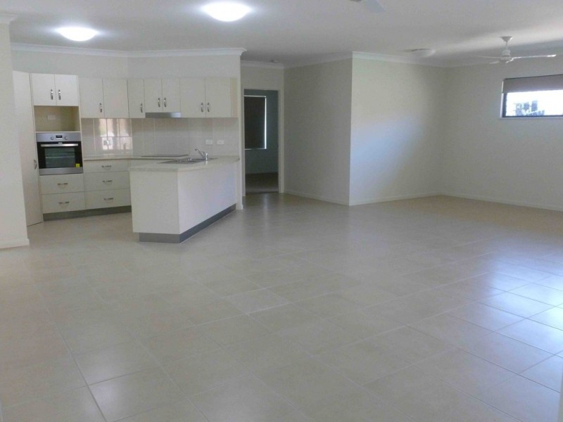 7 Cowrie Court, Bushland Beach QLD 4818