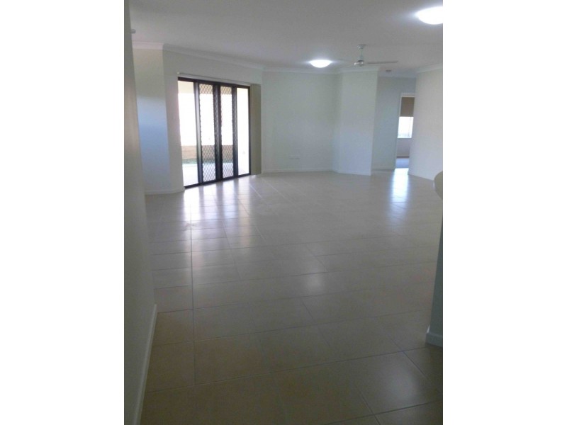 7 Cowrie Court, Bushland Beach QLD 4818