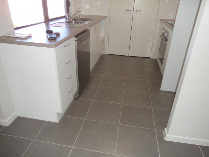 2 WKS FREE 10 Whitehaven Way, Mount Low QLD 4818