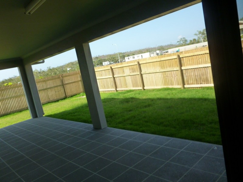2 WKS FREE 10 Whitehaven Way, Mount Low QLD 4818