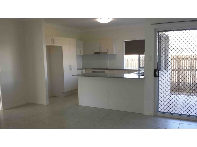 19 Ellenor Street, Mount Low QLD 4818