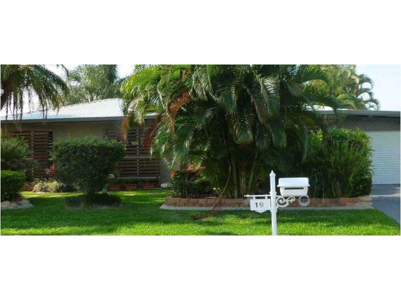 19 Amber Avenue, Rasmussen QLD 4815