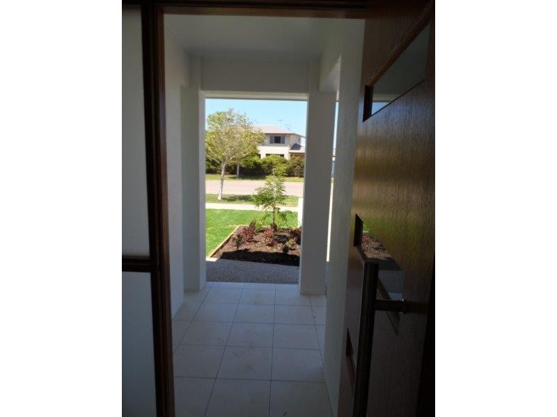 18 Roosevelt Loop, Mount Louisa QLD 4814