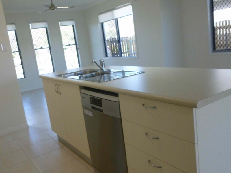 18 Roosevelt Loop, Mount Louisa QLD 4814