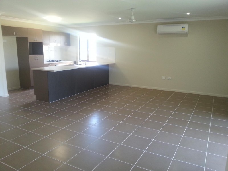 4 Gotham Loop, Deeragun QLD 4818