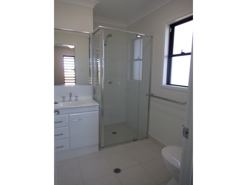 9 Marblewood Cct, Mount Low QLD 4818