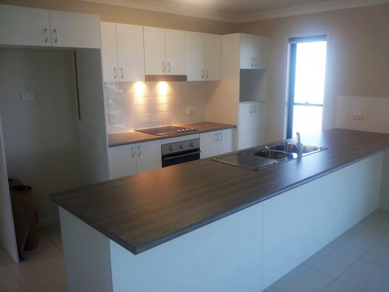 Bushland Beach QLD 4818