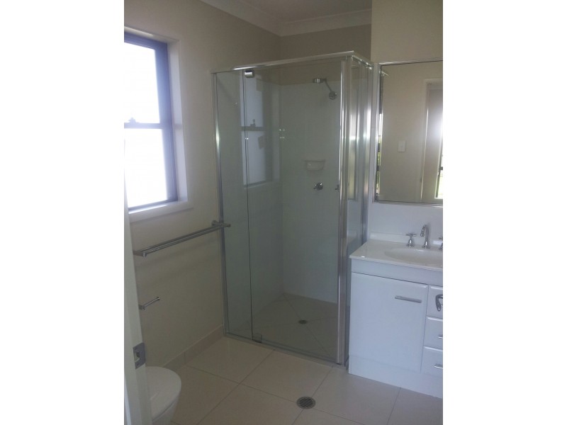 Bushland Beach QLD 4818