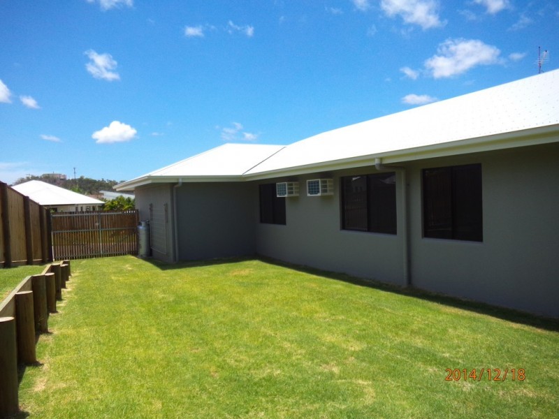 Bushland Beach QLD 4818