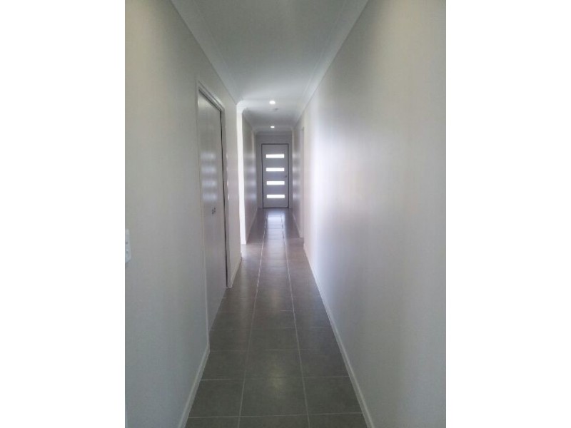 4 Catho Ave, Mount Low QLD 4818