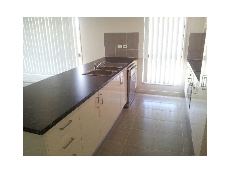 4 Catho Ave, Mount Low QLD 4818