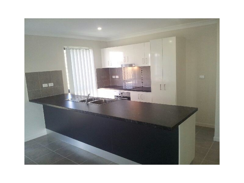 4 Catho Ave, Mount Low QLD 4818