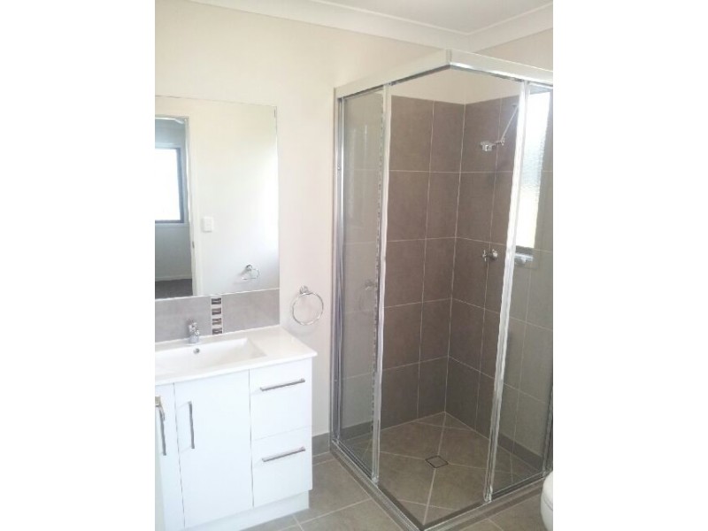 4 Catho Ave, Mount Low QLD 4818