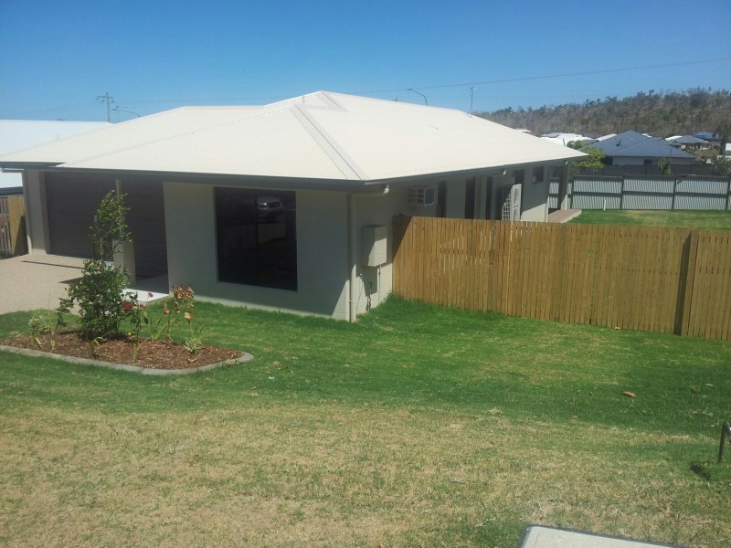Bushland Beach QLD 4818