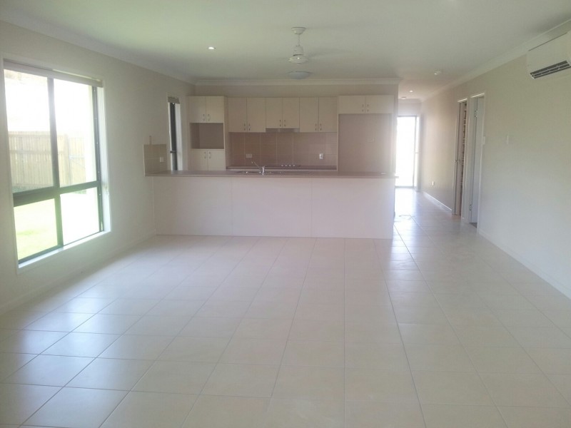 Bushland Beach QLD 4818
