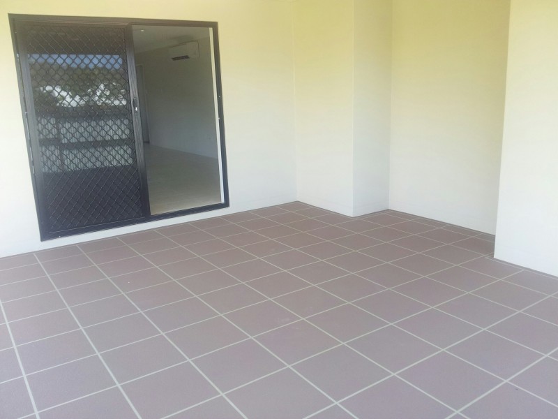 Bushland Beach QLD 4818