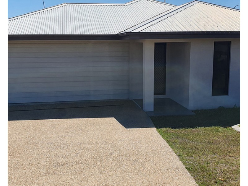 Bushland Beach QLD 4818