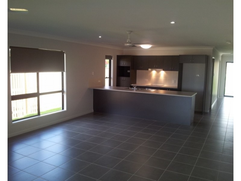 Bushland Beach QLD 4818