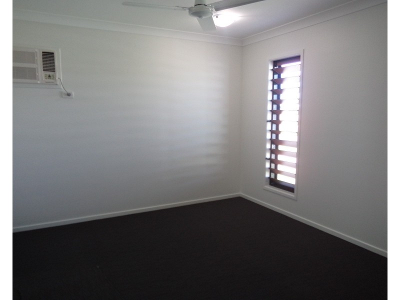 Bushland Beach QLD 4818