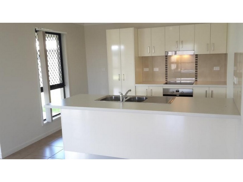 16 Smugglers Cove, Mount Low QLD 4818