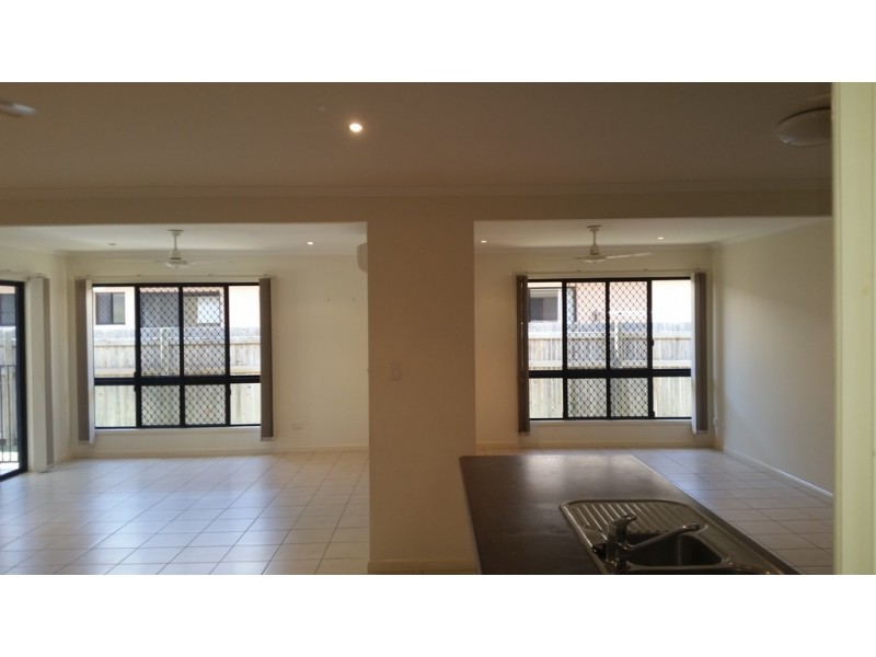 17 Waterfront Parade, Idalia QLD 4811