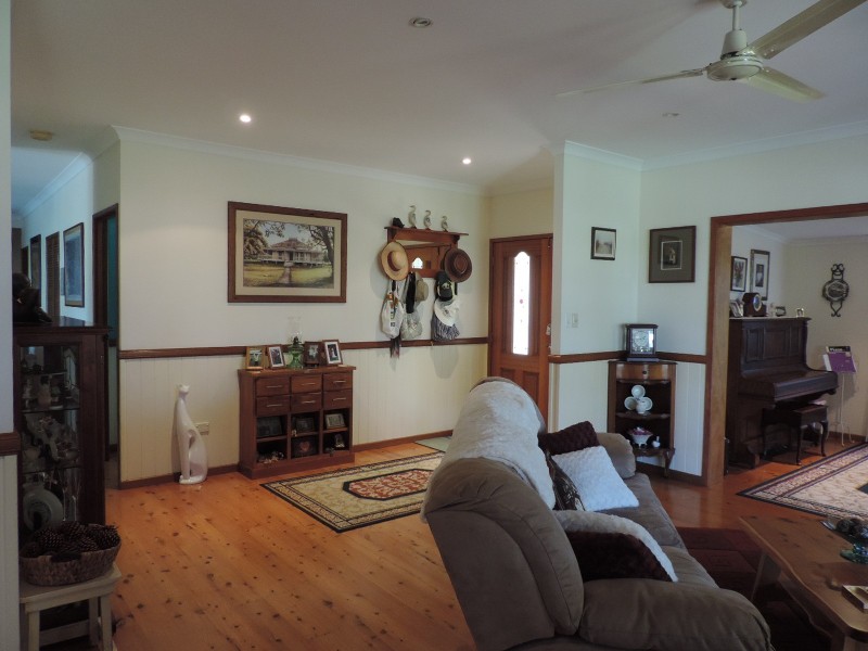 49 Daveys Dr, Branyan QLD 4670